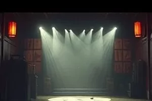 《碎星纪事》封面：漂浮的星屑与环形轨道